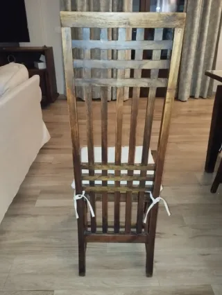 Conjunto de sillas de salón de madera