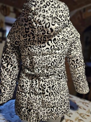 Giubbotto piumino leopardato bianco e nero