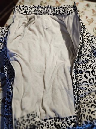 Giubbotto piumino leopardato bianco e nero