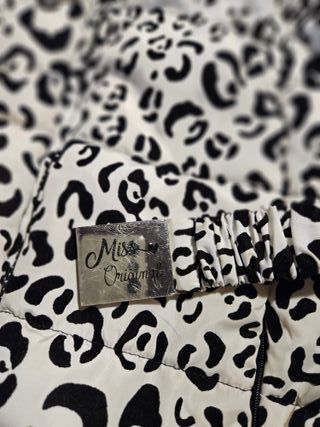 Giubbotto piumino leopardato bianco e nero