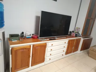 Mueble de comedor madera y cristal