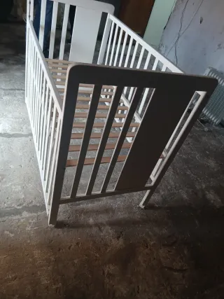 Culla bianca per neonati