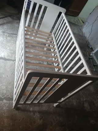 Culla bianca per neonati