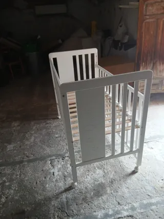 Culla bianca per neonati
