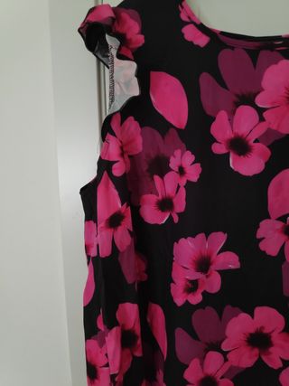 Blusa Shein floral negra y fucsia