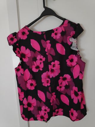 Blusa Shein floral negra y fucsia