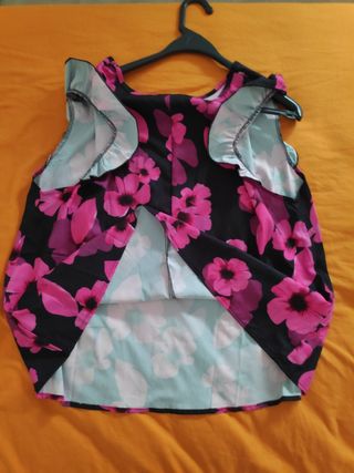 Blusa Shein floral negra y fucsia