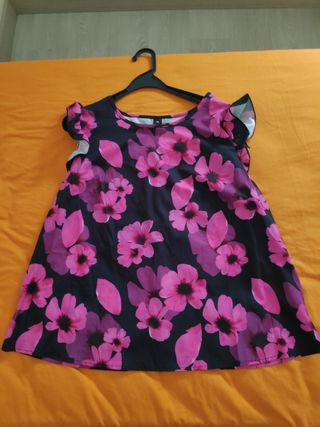 Blusa Shein floral negra y fucsia