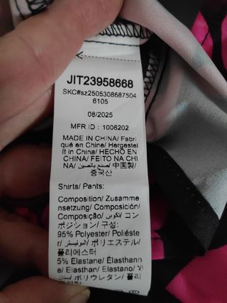 Blusa Shein floral negra y fucsia