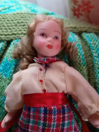 Muñeca de porcelana vintage
