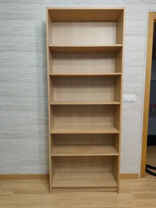 Librería Billy Ikea Madera roble tinte blanco.