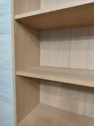 Librería Billy Ikea Madera roble tinte blanco.