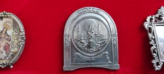 Lote 6 medallas de pie religiosas