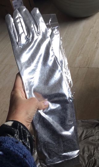 Falda y guantes plateados carnaval disfraz