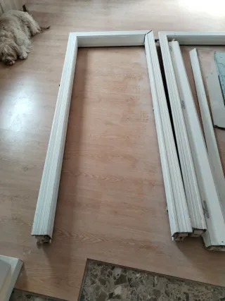 Puerta madera maciza lacada/blanco cristalera/marc