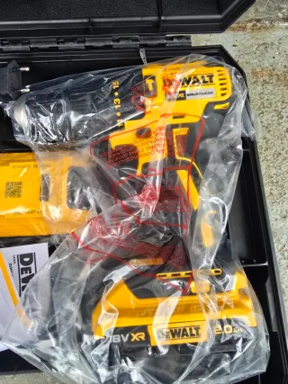 Taladro percutor dewalt