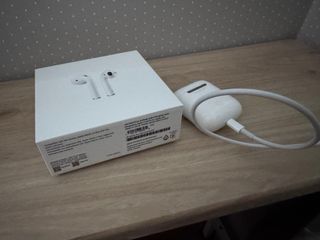 AirPods 2ª Gen con Estuche de Carga