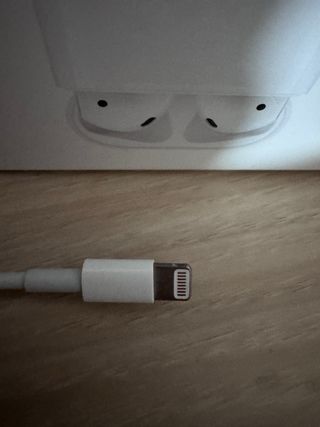 AirPods 2ª Gen con Estuche de Carga