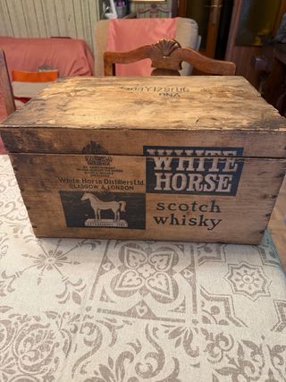 Caja de madera White Horse Whisky