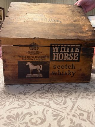 Caja de madera White Horse Whisky