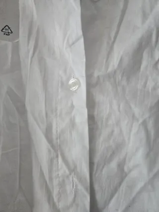 Conjunto camisa blanca y pantalón estampado