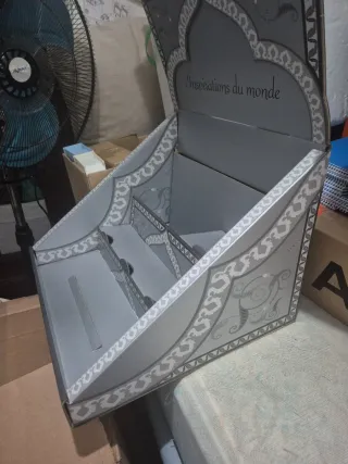 Expositor vacío de cartón Boncahier