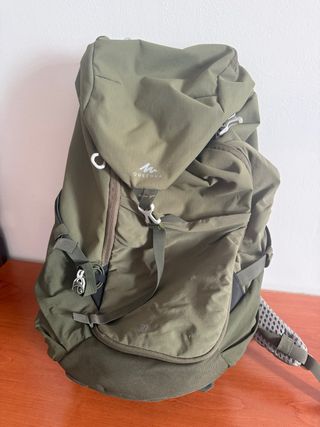 Mochila Quechua Verde.