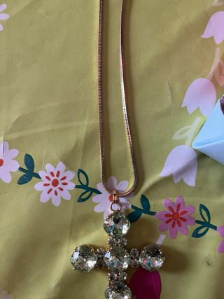 Collana vintage con ciondolo a croce