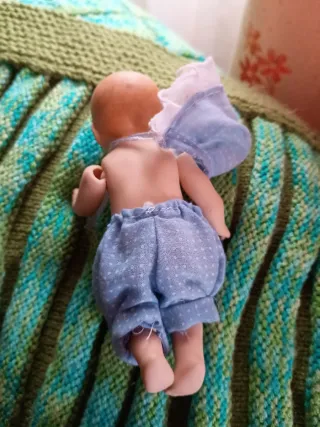 Muñeco de porcelana bebé con traje