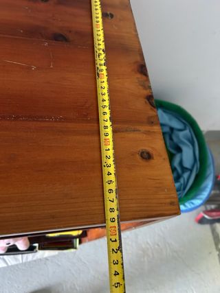 Se regala Mueble de madera maciza con 3 baldas