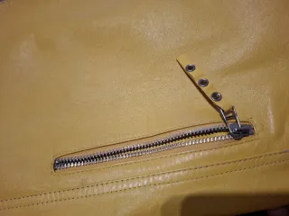 Chaqueta cuero amarilla