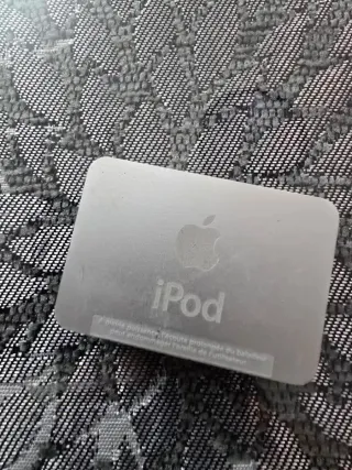 iPod Shuffle 2GB Plata