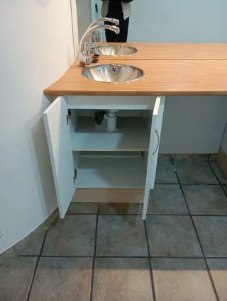 Mueble de estética con lavabo doble
