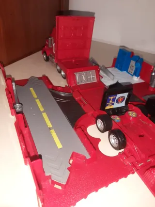 Camión Mack de Cars con Remolque