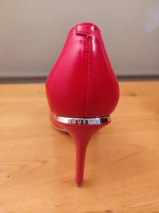 Zapatos de tacón Guess rojos sin estrenar