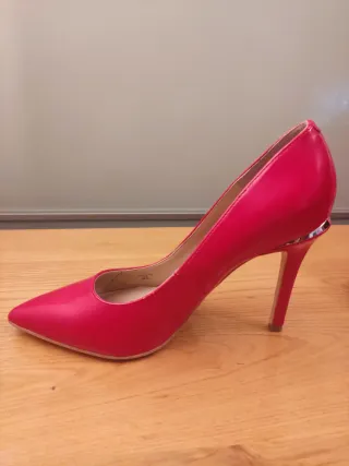 Zapatos de tacón Guess rojos sin estrenar