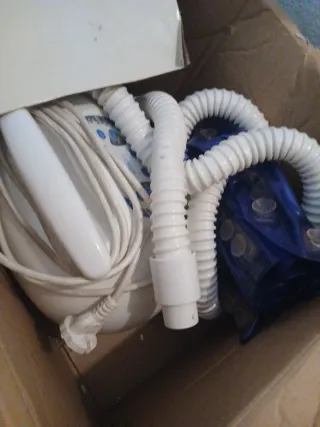 Cómoda de madera con cajones y puertas