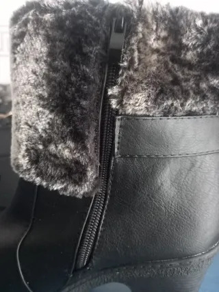Botines negros con pelo y hebilla Talla 39