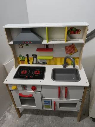Cocinita infantil de madera
