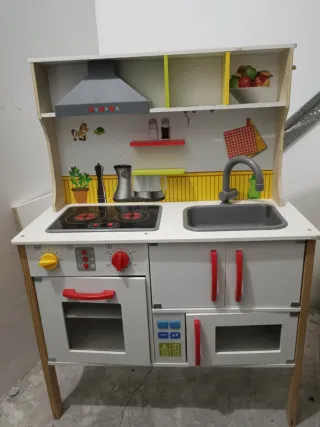 Cocinita infantil de madera