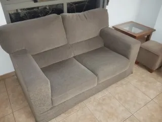 Conjunto comedor de madera maciza.