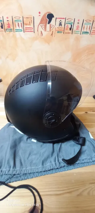 Casco Jet Negro con Visera