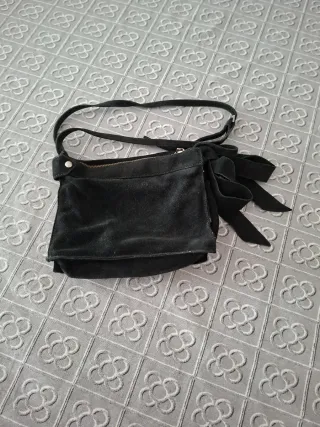 Bolso negro de ante