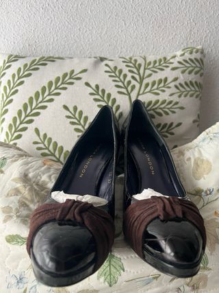 Zapatos de charol Sacha London negros y marrones