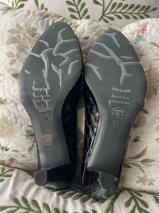 Zapatos de charol Sacha London negros y marrones