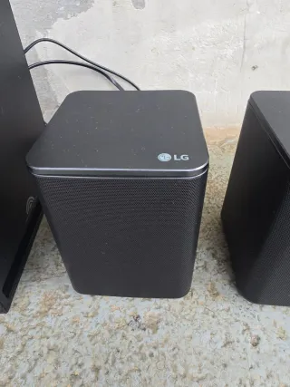 Altavoces traseros LG negros