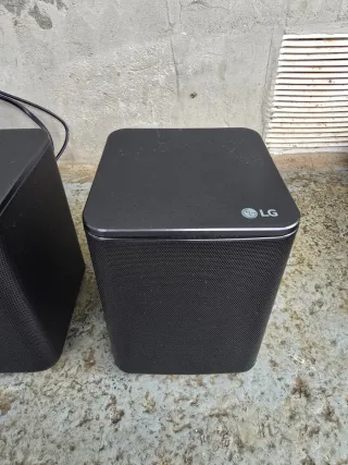 Altavoces traseros LG negros