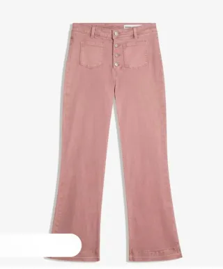 Pantalones bootcut Bershka rosas con etiqueta