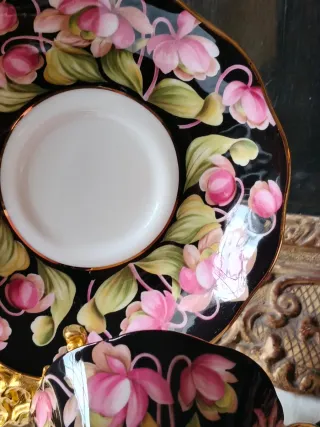 Tazza in porcellana con fiori rosa