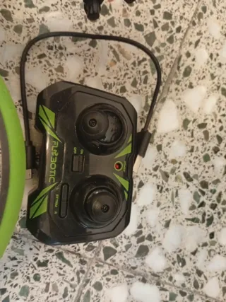 Dron con protector y mando